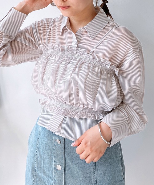 AS KNOW AS plus（アズノゥアズプラス）の「◎シャーリングキャミソールとシャツ セットアイテム（シャツ/ブラウス・レディース・グレー系/イエロー系/ブルー系・FREE）」の2枚目の写真