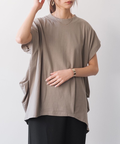 and it_(アンドイット)の「バックタック二の腕カバーコットンTシャツ(Tシャツ/カットソー・レディース・ライトブルー/グレイッシュベージュ/オフホワイト/ブラック・FREE)」の2枚目の写真