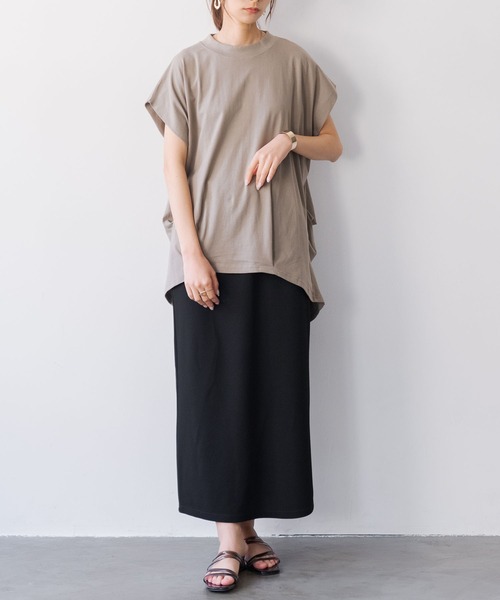 and it_(アンドイット)の「バックタック二の腕カバーコットンTシャツ(Tシャツ/カットソー・レディース・ライトブルー/グレイッシュベージュ/オフホワイト/ブラック・FREE)」の5枚目の写真