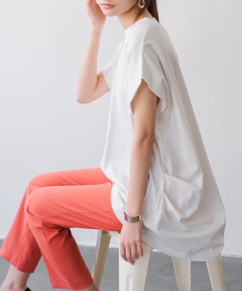 and it_(アンドイット)の「バックタック二の腕カバーコットンTシャツ(Tシャツ/カットソー・レディース・ライトブルー/グレイッシュベージュ/オフホワイト/ブラック・FREE)」の9枚目の写真