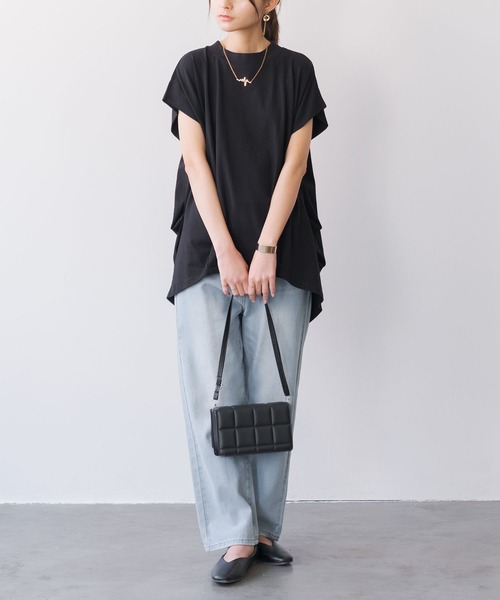 and it_(アンドイット)の「バックタック二の腕カバーコットンTシャツ(Tシャツ/カットソー・レディース・ライトブルー/グレイッシュベージュ/オフホワイト/ブラック・FREE)」の12枚目の写真