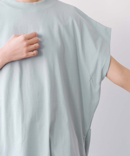 and it_(アンドイット)の「バックタック二の腕カバーコットンTシャツ(Tシャツ/カットソー・レディース・ライトブルー/グレイッシュベージュ/オフホワイト/ブラック・FREE)」の20枚目の写真