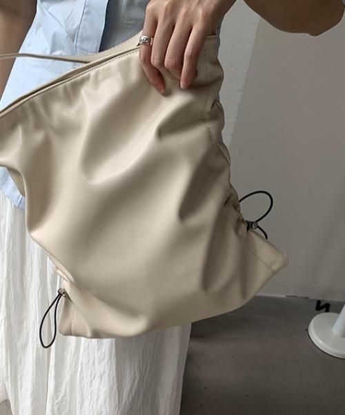 Vipoa（ヴィポア）の「Drawcord leather tote bag（トートバッグ・レディース・アイボリー/ブラック/シルバー・FREE）」の17枚目の写真