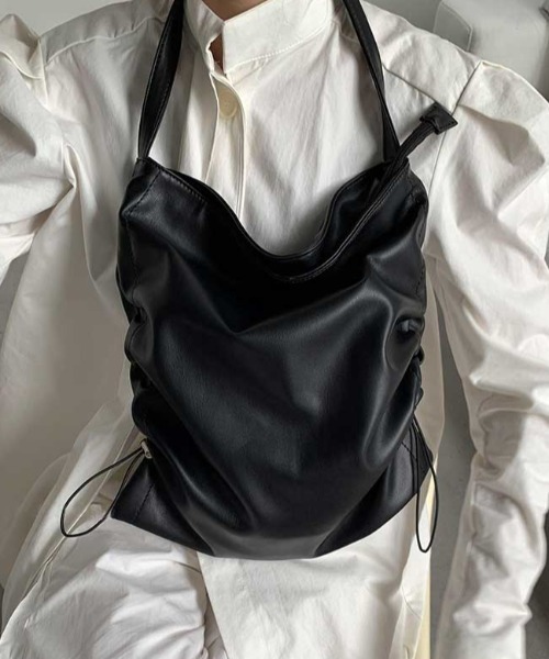 Vipoa（ヴィポア）の「Drawcord leather tote bag（トートバッグ・レディース・アイボリー/ブラック/シルバー・FREE）」の9枚目の写真