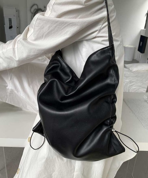 Vipoa（ヴィポア）の「Drawcord leather tote bag（トートバッグ・レディース・アイボリー/ブラック/シルバー・FREE）」の6枚目の写真