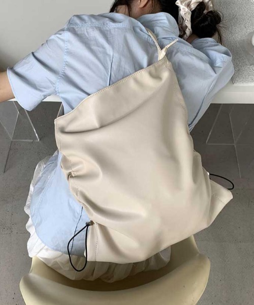 Vipoa（ヴィポア）の「Drawcord leather tote bag（トートバッグ・レディース・アイボリー/ブラック/シルバー・FREE）」の19枚目の写真