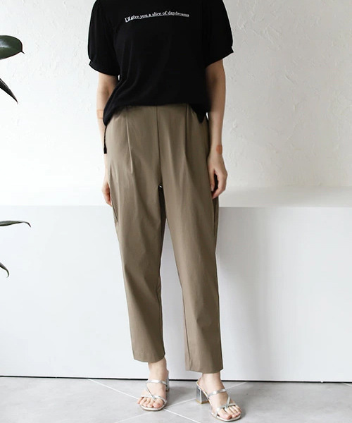 REAL CUBE(リアルキューブ)の「接触冷感ストレッチテーパードパンツ(その他パンツ・レディース・ブラック/ベージュ/ダークブルー/カーキ/テラコッタ/グリーン・FREE)」の5枚目の写真