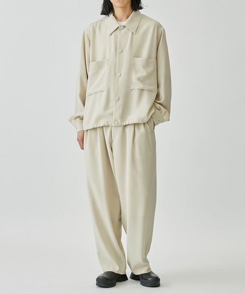 UJOH（ウジョー）の「Wide 2Tuck PNT（スラックス・メンズ・ベージュ・2/3）」の2枚目の写真