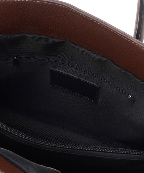 DRESSTERIOR（ドレステリア）の「AULENTTI（オウレンティ）【別注カラー】金具付きレザートート（トートバッグ・レディース・ブラウン系その他/キャメル・00）」の10枚目の写真