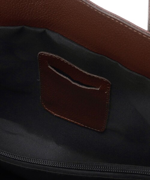 DRESSTERIOR（ドレステリア）の「AULENTTI（オウレンティ）【別注カラー】金具付きレザートート（トートバッグ・レディース・ブラウン系その他/キャメル・00）」の11枚目の写真