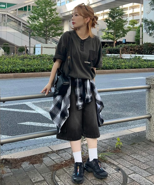 apres jour mignon（アプレジュールミニョン）の「【apresjour mignon SOIE】ユニセックスロゴヘンリーネックTシャツ【ZOZOTOWN限定アイテム】（Tシャツ/カットソー・レディース・レッド/ネイビー/ブラック系その他・X-LARGE/MEDIUM）」の7枚目の写真