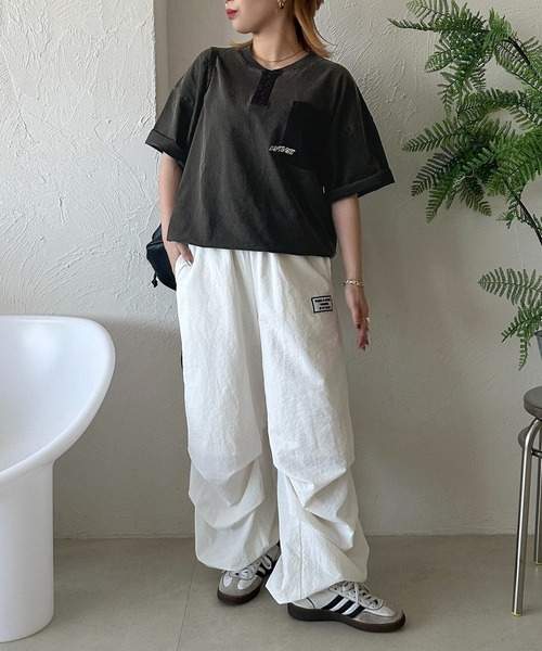 apres jour mignon（アプレジュールミニョン）の「【apresjour mignon SOIE】ユニセックスロゴヘンリーネックTシャツ【ZOZOTOWN限定アイテム】（Tシャツ/カットソー・レディース・レッド/ネイビー/ブラック系その他・X-LARGE/MEDIUM）」の15枚目の写真