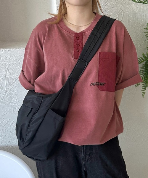 apres jour mignon（アプレジュールミニョン）の「【apresjour mignon SOIE】ユニセックスロゴヘンリーネックTシャツ【ZOZOTOWN限定アイテム】（Tシャツ/カットソー・レディース・レッド/ネイビー/ブラック系その他・X-LARGE/MEDIUM）」の4枚目の写真