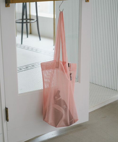 Kastane(カスタネ)の「【A4サイズ/5色展開】メッシュトートバッグ(トートバッグ・レディース・ホワイト/ライトグレー/ブラック/ライトベージュ/サーモンピンク・FREE)」の5枚目の写真