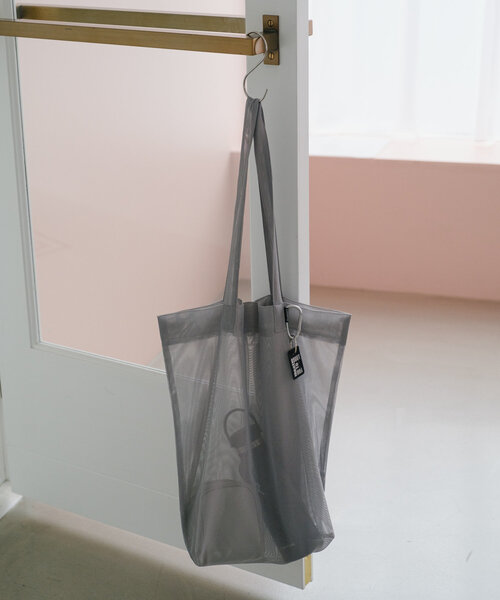 Kastane(カスタネ)の「【A4サイズ/5色展開】メッシュトートバッグ(トートバッグ・レディース・ホワイト/ライトグレー/ブラック/ライトベージュ/サーモンピンク・FREE)」の9枚目の写真