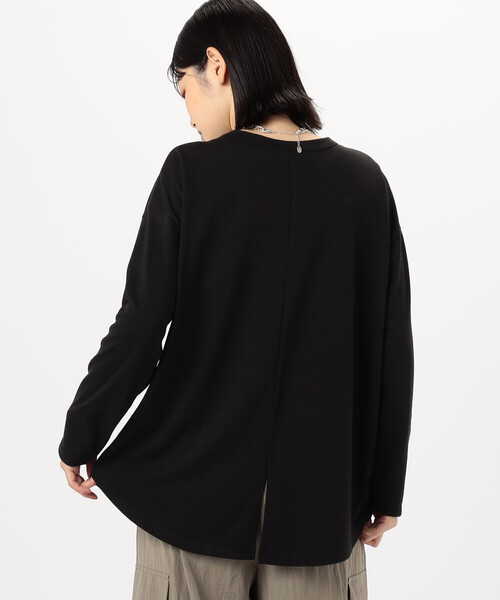 COMME CA ISM（コムサイズム）の「後ろスリット Ｔシャツ　（長袖）（Tシャツ/カットソー・レディース・ホワイト/ブラック/チャコール・LARGE/MEDIUM）」の3枚目の写真