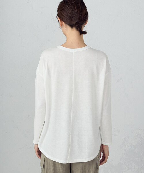 COMME CA ISM（コムサイズム）の「後ろスリット Ｔシャツ　（長袖）（Tシャツ/カットソー・レディース・ホワイト/ブラック/チャコール・LARGE/MEDIUM）」の15枚目の写真