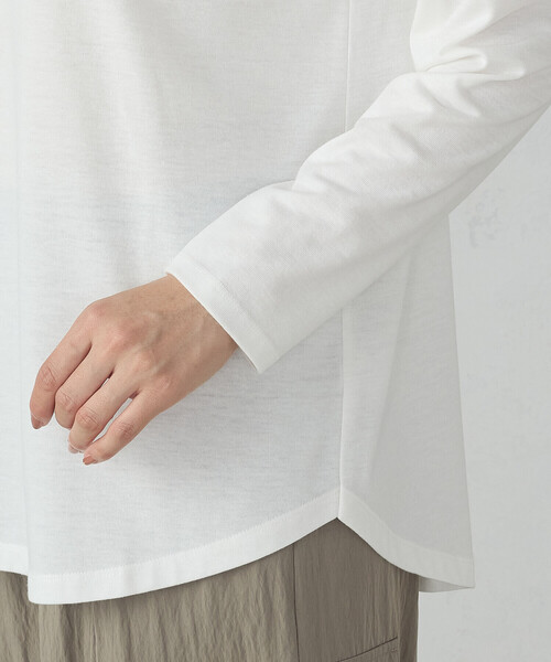 COMME CA ISM（コムサイズム）の「後ろスリット Ｔシャツ　（長袖）（Tシャツ/カットソー・レディース・ホワイト/ブラック/チャコール・LARGE/MEDIUM）」の17枚目の写真