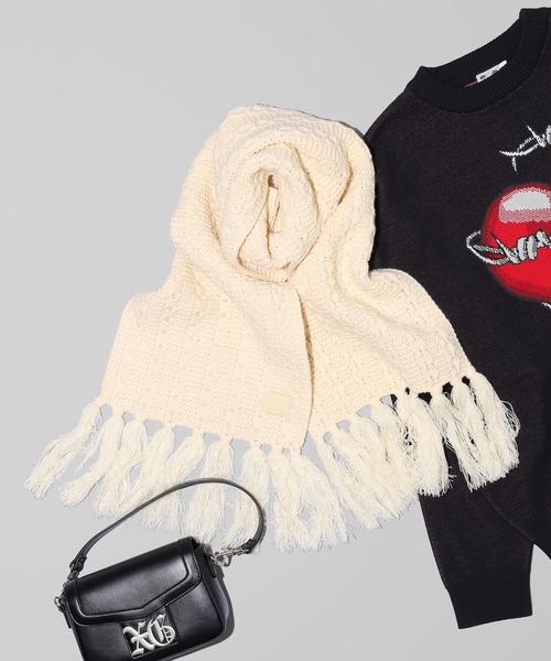 X-girl（エックスガール）の「FRINGE KNIT SCARF（マフラー・レディース・ブラック/オフホワイト・ONE SIZE）」の5枚目の写真