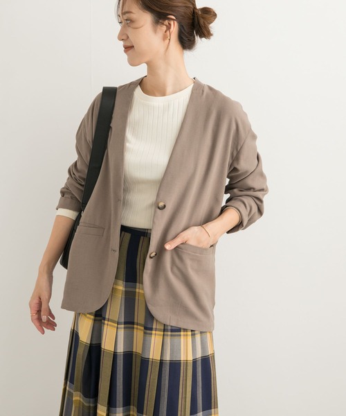 URBAN RESEARCH DOORS(アーバンリサーチドアーズ)の「ノーカラージャケット(ノーカラージャケット・レディース・ブラック/ベージュ・MEDIUM)」の13枚目の写真