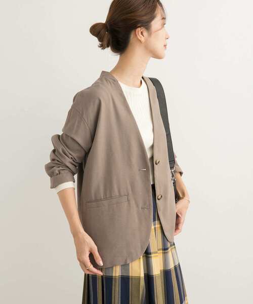 URBAN RESEARCH DOORS(アーバンリサーチドアーズ)の「ノーカラージャケット(ノーカラージャケット・レディース・ブラック/ベージュ・MEDIUM)」の17枚目の写真