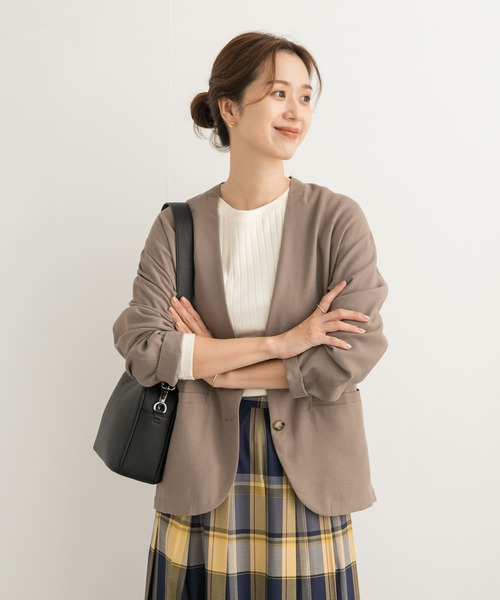 URBAN RESEARCH DOORS(アーバンリサーチドアーズ)の「ノーカラージャケット(ノーカラージャケット・レディース・ブラック/ベージュ・MEDIUM)」の19枚目の写真