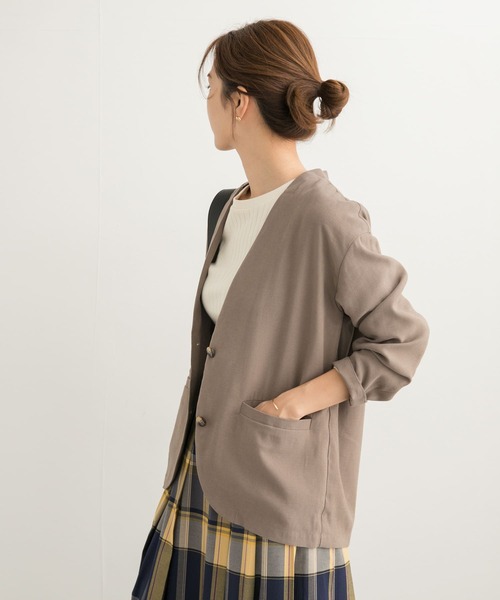 URBAN RESEARCH DOORS(アーバンリサーチドアーズ)の「ノーカラージャケット(ノーカラージャケット・レディース・ブラック/ベージュ・MEDIUM)」の20枚目の写真