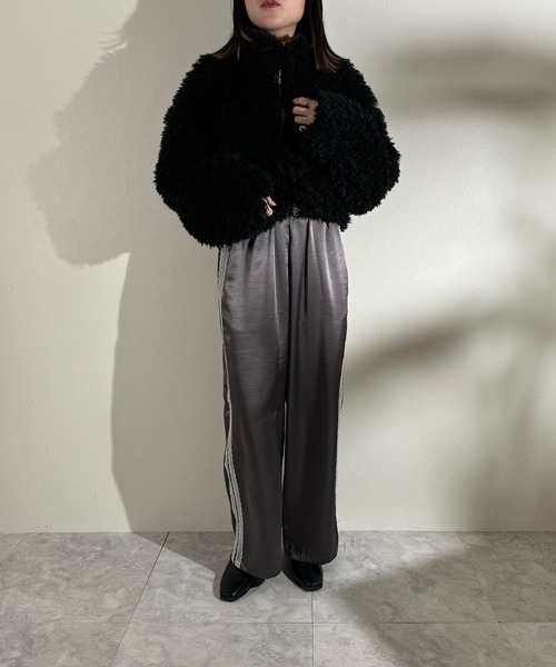 r.（アールドット）の「プードルファー　Wジップ　クロップドジャケット（ブルゾン・レディース・グレイッシュベージュ/グレー/キナリ/ブラウン/ブラック・FREE）」の6枚目の写真