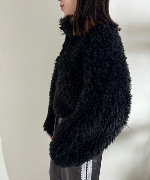 r.（アールドット）の「プードルファー Wジップ クロップドジャケット