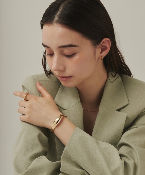 ciite'（シーテ）の「ニュアンスカーブバングル（バングル/リストバンド・レディース・ゴールド/シルバー・FREE）」の8枚目の写真