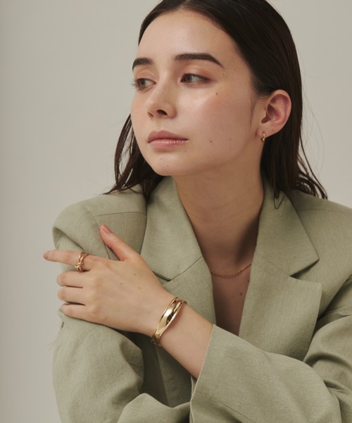 ciite'（シーテ）の「ニュアンスカーブバングル（バングル/リストバンド・レディース・ゴールド/シルバー・FREE）」の9枚目の写真