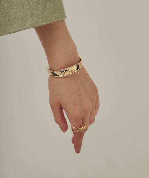 ciite'（シーテ）の「ニュアンスカーブバングル（バングル/リストバンド・レディース・ゴールド/シルバー・FREE）」の11枚目の写真