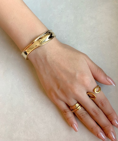 ciite'（シーテ）の「ニュアンスカーブバングル（バングル/リストバンド・レディース・ゴールド/シルバー・FREE）」の12枚目の写真