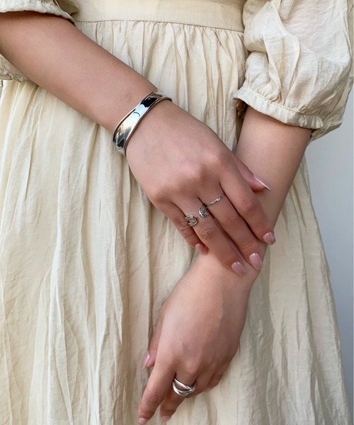 ciite'（シーテ）の「ニュアンスカーブバングル（バングル/リストバンド・レディース・ゴールド/シルバー・FREE）」の14枚目の写真