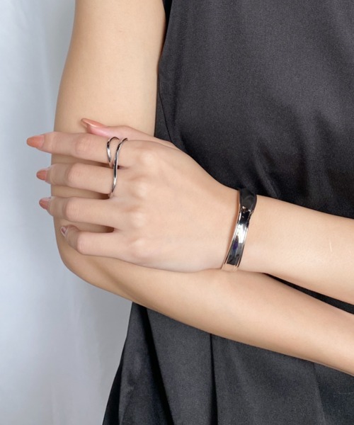 ciite'（シーテ）の「ニュアンスカーブバングル（バングル/リストバンド・レディース・ゴールド/シルバー・FREE）」の16枚目の写真