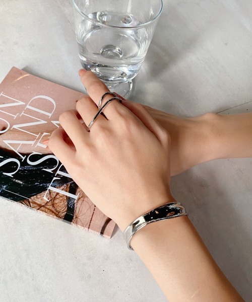 ciite'（シーテ）の「ニュアンスカーブバングル（バングル/リストバンド・レディース・ゴールド/シルバー・FREE）」の17枚目の写真