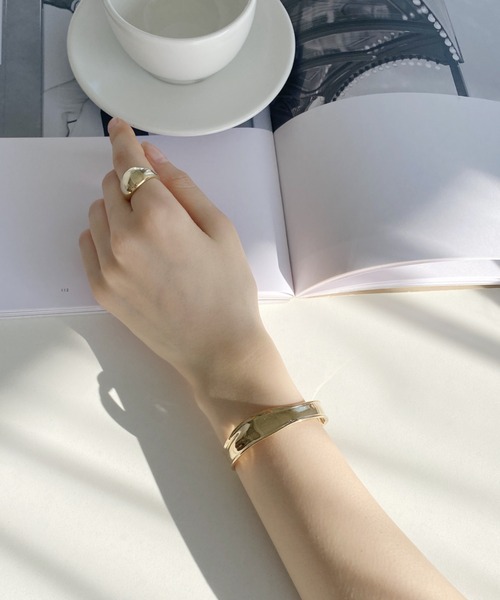 ciite'（シーテ）の「ニュアンスカーブバングル（バングル/リストバンド・レディース・ゴールド/シルバー・FREE）」の22枚目の写真