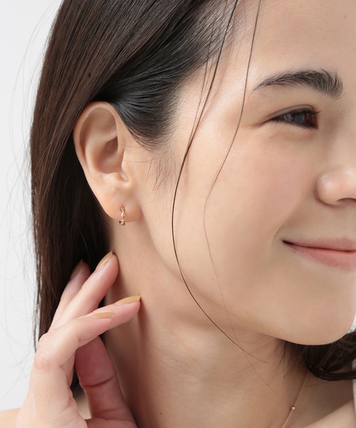 CALIN STANDARD(カリンスタンダード)の「◆金属アレルギー対応◆◆made in japan◆【片手でスムースワンタッチ】ツイスト ミニスムースピアス(ピアス(両耳用)・レディース・ゴールド/ピンクゴールド/シルバー・FREE)」の8枚目の写真
