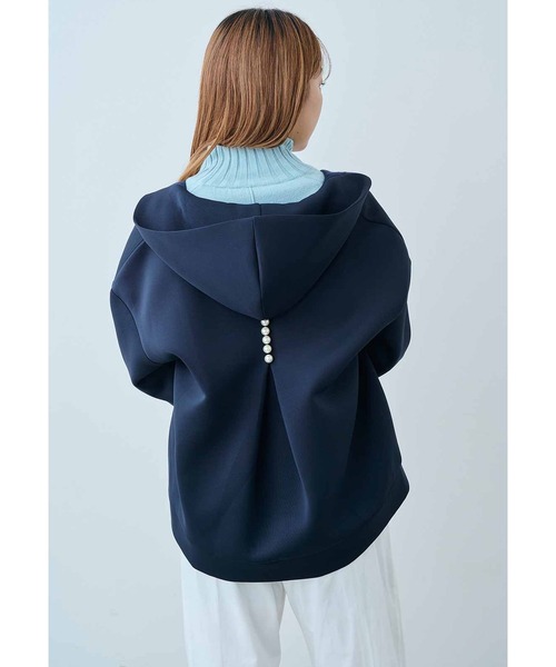 IEDIT(イディット)の「IEDIT パール調パーツで後ろ姿にアクセント ダンボール素材のダブルジップパーカー(パーカー・レディース・オフホワイト/ネイビー・M/L/LL/3L/S/4L)」の9枚目の写真