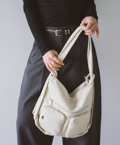 HANNE（アン）の「レザーライク2wayショルダーバッグ（ショルダーバッグ・レディース・ブラック/アイボリー・FREE）」の9枚目の写真