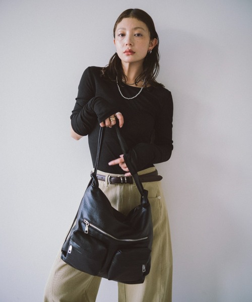 HANNE（アン）の「レザーライク2wayショルダーバッグ（ショルダーバッグ・レディース・ブラック/アイボリー・FREE）」の6枚目の写真