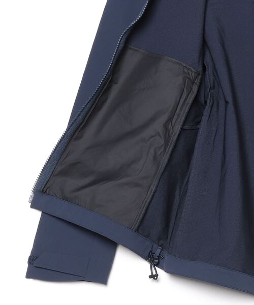 Mammut（マムート）の「トレッカーズ ソフトシェル フーデッド ジャケット アジアンフィット ウィメン / Trekkers SO Hooded Jacket AF Women（マウンテンパーカー・レディース・ブラック/ネイビー・SMALL/MEDIUM/LARGE）」の4枚目の写真