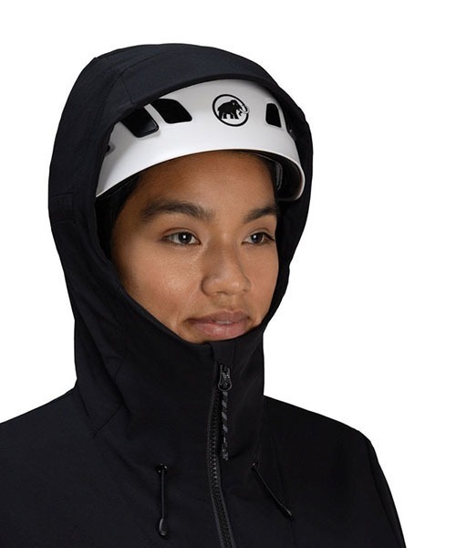 Mammut（マムート）の「トレッカーズ ソフトシェル フーデッド ジャケット アジアンフィット ウィメン / Trekkers SO Hooded Jacket AF Women（マウンテンパーカー・レディース・ブラック/ネイビー・SMALL/MEDIUM/LARGE）」の9枚目の写真