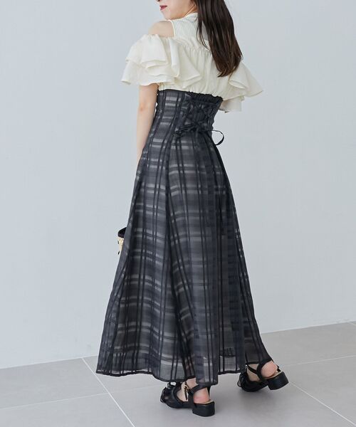 MAJESTIC LEGON（マジェスティックレゴン）の「ウエストきゅっとフリルフレアワンピ（ワンピース・レディース・ブラック系その他2/グレー系その他/ブラック/ブラック系その他/ベージュ系その他2・X-SMALL/SMALL/MEDIUM/LARGE）」の15枚目の写真