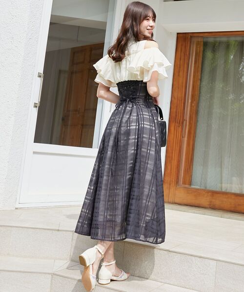 MAJESTIC LEGON(マジェスティックレゴン)の「ウエストきゅっとフリルフレアワンピ(ワンピース・レディース・ブラック系その他2/グレー系その他/ブラック/ブラック系その他/ベージュ系その他2・X-SMALL/SMALL/MEDIUM/LARGE)」の14枚目の写真