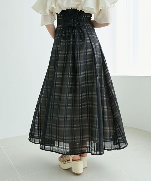 MAJESTIC LEGON(マジェスティックレゴン)の「ウエストきゅっとフリルフレアワンピ(ワンピース・レディース・ブラック系その他2/グレー系その他/ブラック/ブラック系その他/ベージュ系その他2・X-SMALL/SMALL/MEDIUM/LARGE)」の6枚目の写真