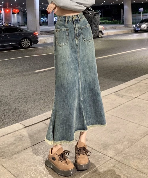 SHEPP（シープ）の「裾フリンジ ヴィンテージデニムマーメードスカート（スカート・レディース・ブルー・M/L）」の5枚目の写真