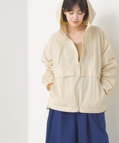 OMNES（オムネス）の「撥水加工ナイロンアノラックパーカー（ブルゾン・レディース・ライトブルー/ブラック/アイボリー/グレイッシュベージュ・FREE）」の6枚目の写真