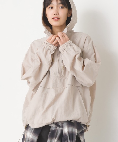 OMNES（オムネス）の「撥水加工ナイロンアノラックパーカー（ブルゾン・レディース・ライトブルー/ブラック/アイボリー/グレイッシュベージュ・FREE）」の20枚目の写真