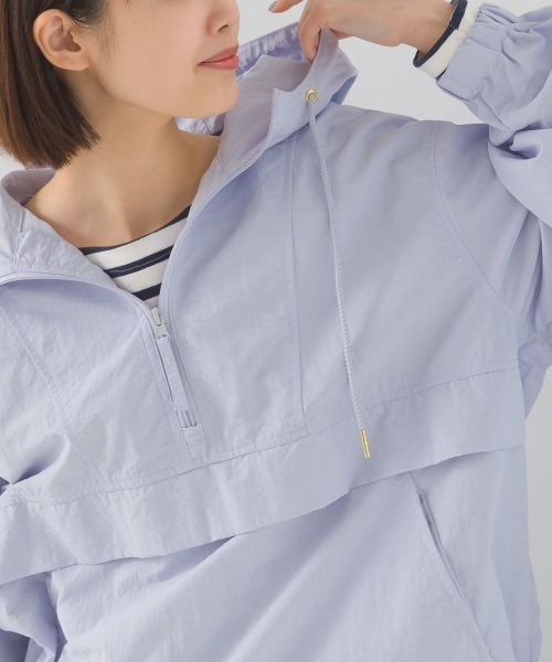 OMNES（オムネス）の「撥水加工ナイロンアノラックパーカー（ブルゾン・レディース・ライトブルー/ブラック/アイボリー/グレイッシュベージュ・FREE）」の16枚目の写真